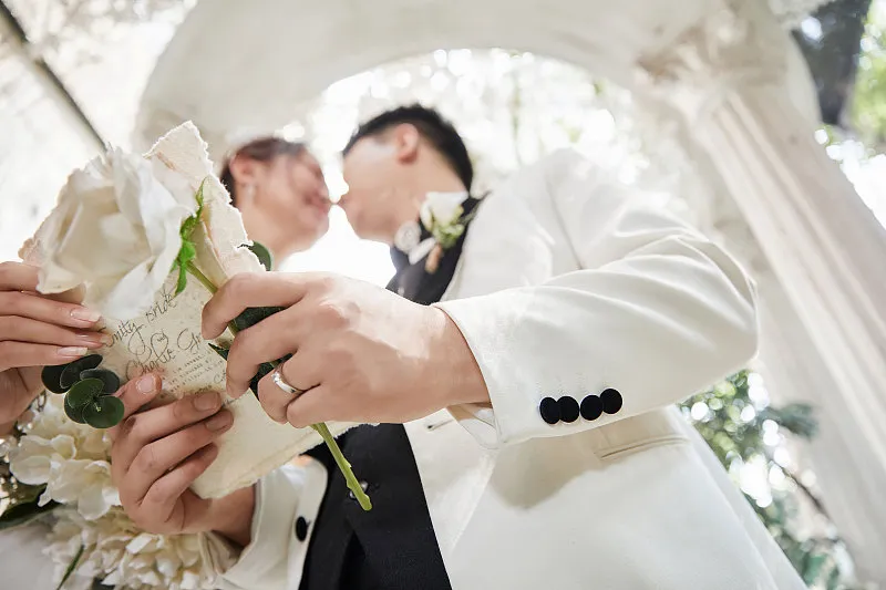 成家立业还是业立家成？人生选择的十字路口-码雨云博客